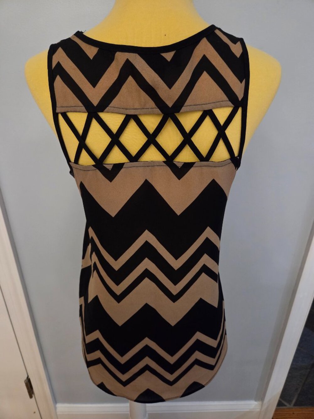 BCX Geometric Pattern Top - Picture 2 of 5